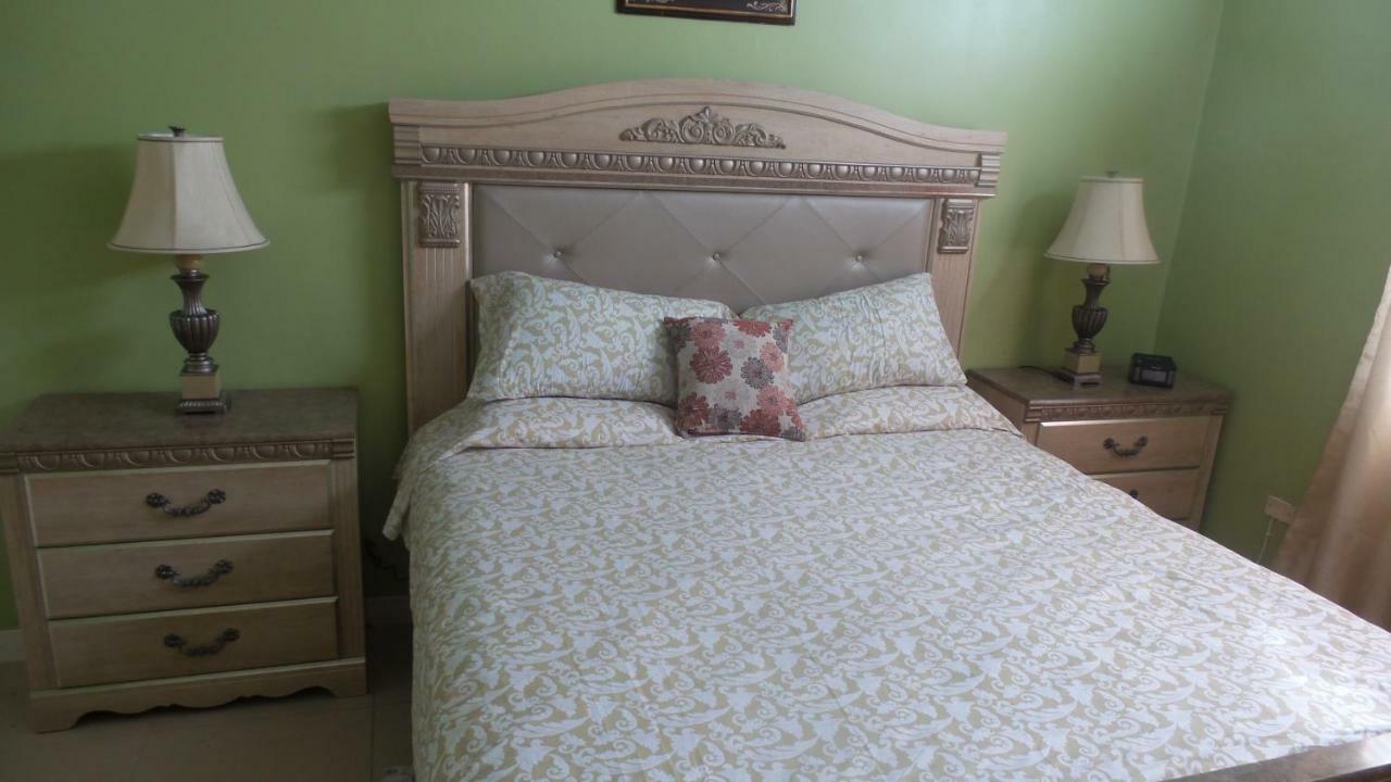 Morgan' S Two Bedroom Retreat Ellis Caymanas Bagian luar foto
